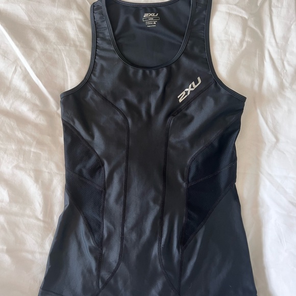 2XU Women's Black Compression Tank Top - Picture 1 of 3